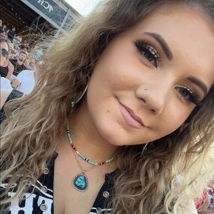 Meet your Posher, Caitlyn